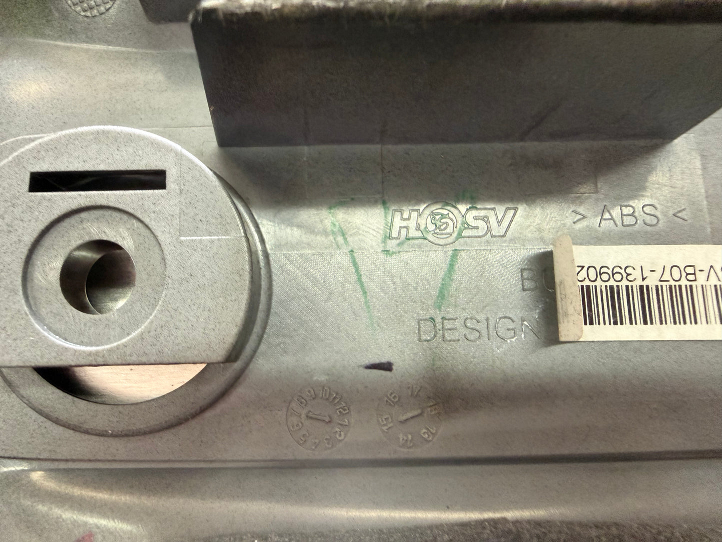 GENUINE HSV VF R8 Auto Console Gauge Surround – Oil Pressure & Voltage Gauges