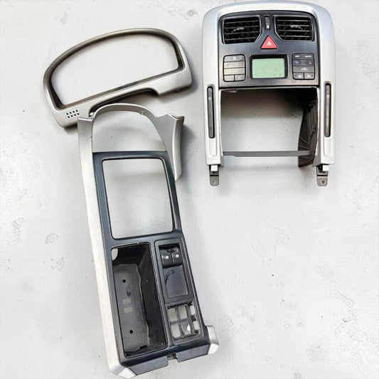 VZ HSV COMMODORE DASH FASCHIA KIT