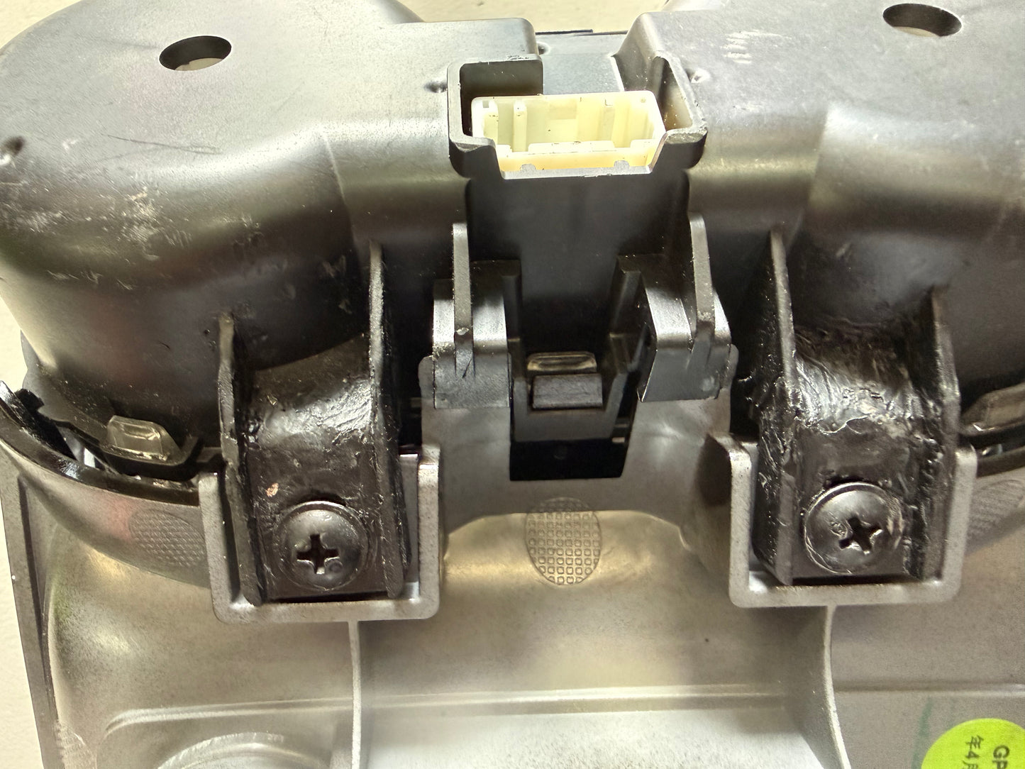 GENUINE HSV VF R8 Auto Console Gauge Surround – Oil Pressure & Voltage Gauges